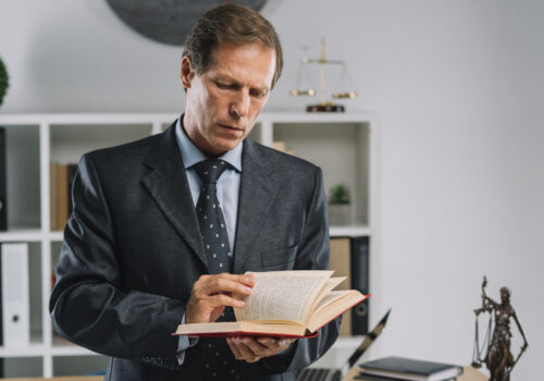 Tłumaczenia prawnicze z języka hiszpańskiego – różnice w terminologii między Hiszpanią a Ameryką Łacińską